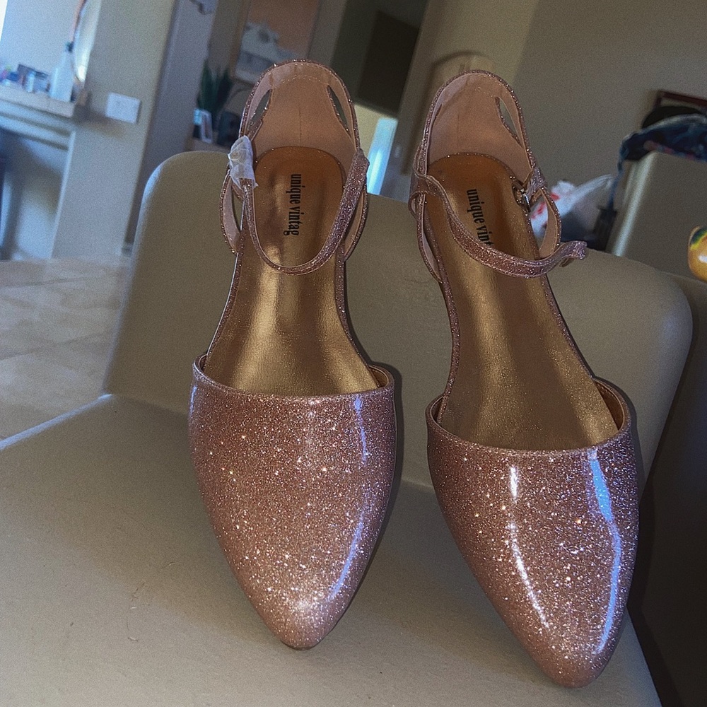 NEVER WORN Unique Vintage flats